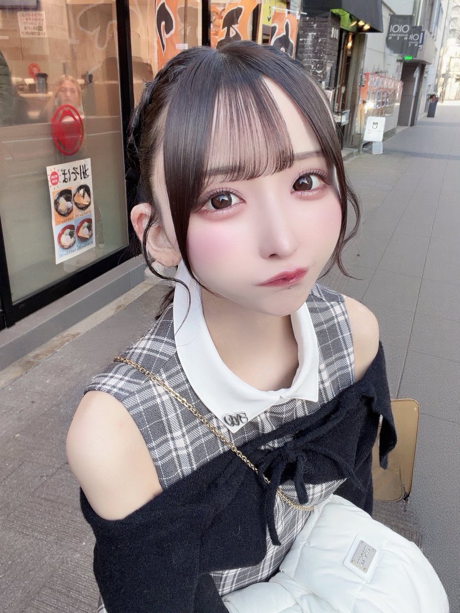 今他の子見てたからきらーい https://t.co/Fjf9cnHdK6
