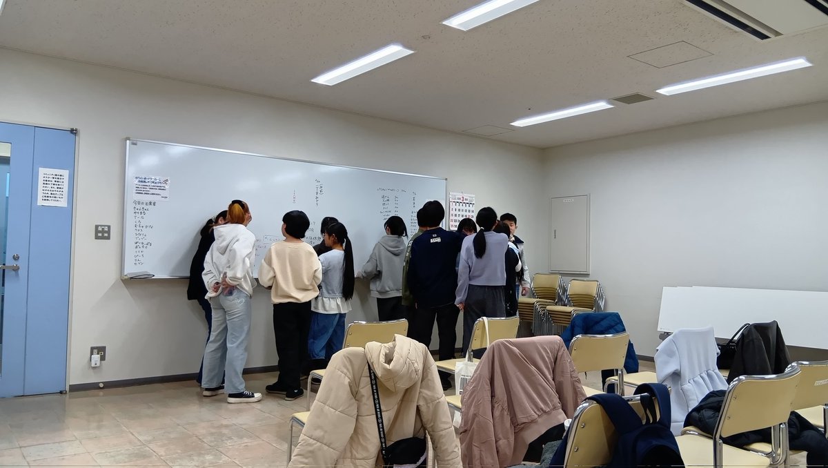 HashimotoJLC's tweet photo. 来月の若あゆでの研修会の打ち合わせ、がんばってます。
このあと、若あゆに一緒に参加する清新ジュニアの方も来てくれます🎵
#ジュニアリーダー
#子ども会
#キャンプファイヤーやるよ https://t.co/7z86TWjtGk