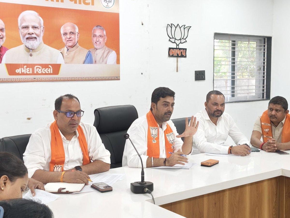 bjpneelrao's tweet photo. “સુવ્યવસ્થિત આયોજન – સફળ કાર્યક્રમ.”
શ્રી કમલમ્, નર્મદા જિલ્લા ખાતે આયોજનાત્મક બેઠક યોજાઈ. આ બેઠકમાં આવનારા કાર્યક્રમોને સુચારુ અને સુવ્યવસ્થિત રીતે પૂર્ણ કરવા માટે વિવિધ મુદ્દાઓ પર વિસ્તૃત ચર્ચા કરવામાં આવી.
#bethak #narmda #Gujarat https://t.co/vLDWCRN6Uk