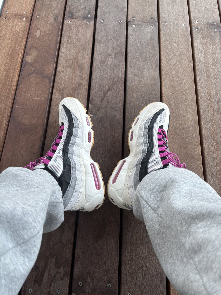 keiton814's tweet image. シューレース変えてみ真下正義
イエグラのポスト見ると
歯が擦り減ります
#airmax95
#nikesb
#末広純好きとつながりたい