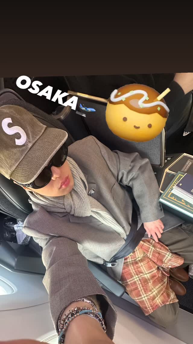 ynjnmnhn's tweet photo. WINNER's KANGSEUNGYOON SEUNGYOON YOON Concert Tour #PASSAGE2 in Osaka 🇯🇵.
Instagram Story:“Osaka.🍡”
Weverse Post:“Off to Osaka in my Takoyaki look.😉I'll be back safely.💙”
🖇️https://t.co/47fyr7A0qx
#위너 #강승윤 @official https://t.co/bPNscl9ssx