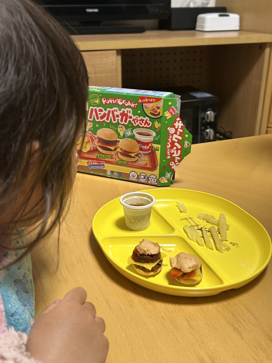 Burger_Research's tweet photo. 娘がハンバーガーデビューしました（食べてくれませんでした）
#ハンバーガー https://t.co/Azwe4tHZ1K