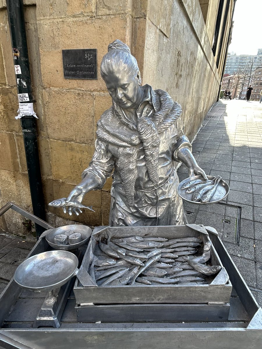 BirJoyanta's tweet photo. This striking sculpture in Santurtzi, titled "Azken sardinerak" by Victor Goikoetxea, serves as a beautiful tribute to the town's historic sardine sellers. It’s a wonderful way to honor the hardworking women who are central to the seafaring soul and heritage of Bizkaia.
#Bizkaia https://t.co/UKIHpnMMAZ
