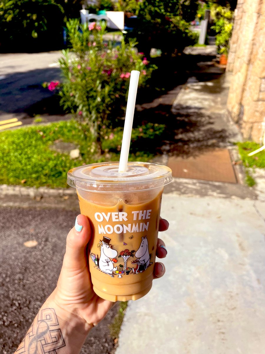 TaraTeacher1's tweet image. Essential Saturday: coffee, vegan delights and a whole load of nothing #singapore #vegan #bakery #food #veganfood