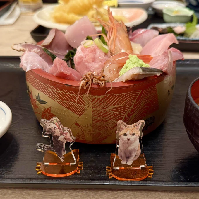 金沢行ってきたよ〜あちこち歩いておいしいものいろいろ食べてきた! 金沢の空はやわらかい水色をしてたなぁ