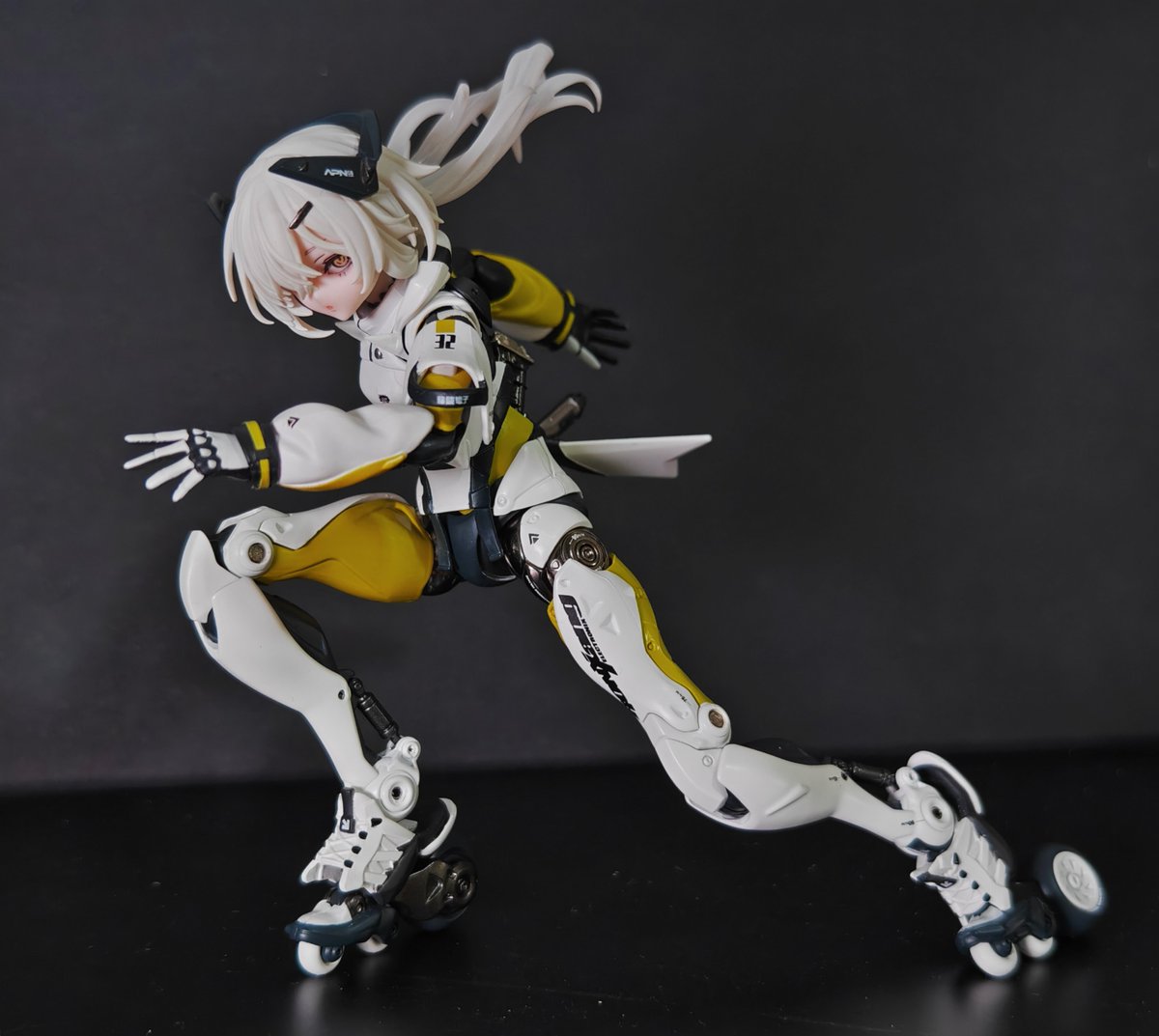 RhyeCrimson's tweet photo. 少女発動機 MOTORED CYBORG RUNNER SSX 155ar "KINETIC ASH"

#少女発動機 https://t.co/0NvQIuBZZt