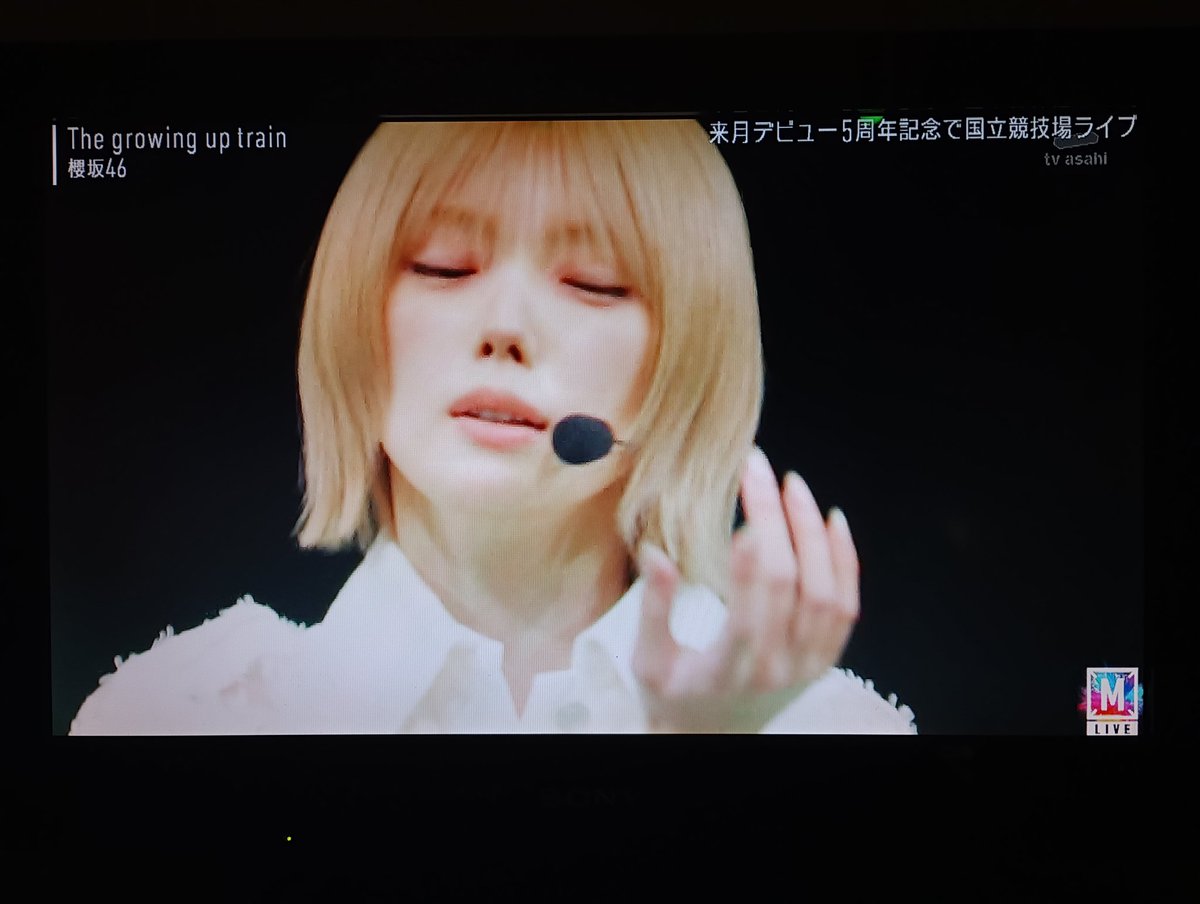 kuriko99300554's tweet image. #櫻坂46｢♪#TheGlowingupTrain｣
ソロショット､白い衣装で笑顔でパフォーマンス