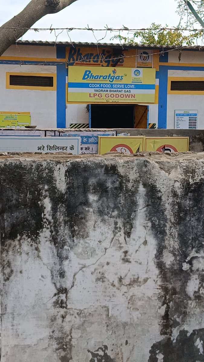 jpr_prashant's tweet photo. @PetroleumMin मेरठ भारत गैस यादराम भारत गैस सिलेंडर बुक होने के बाद भी सिलेंडर नहीं दे रही https://t.co/K4EibXVWOT