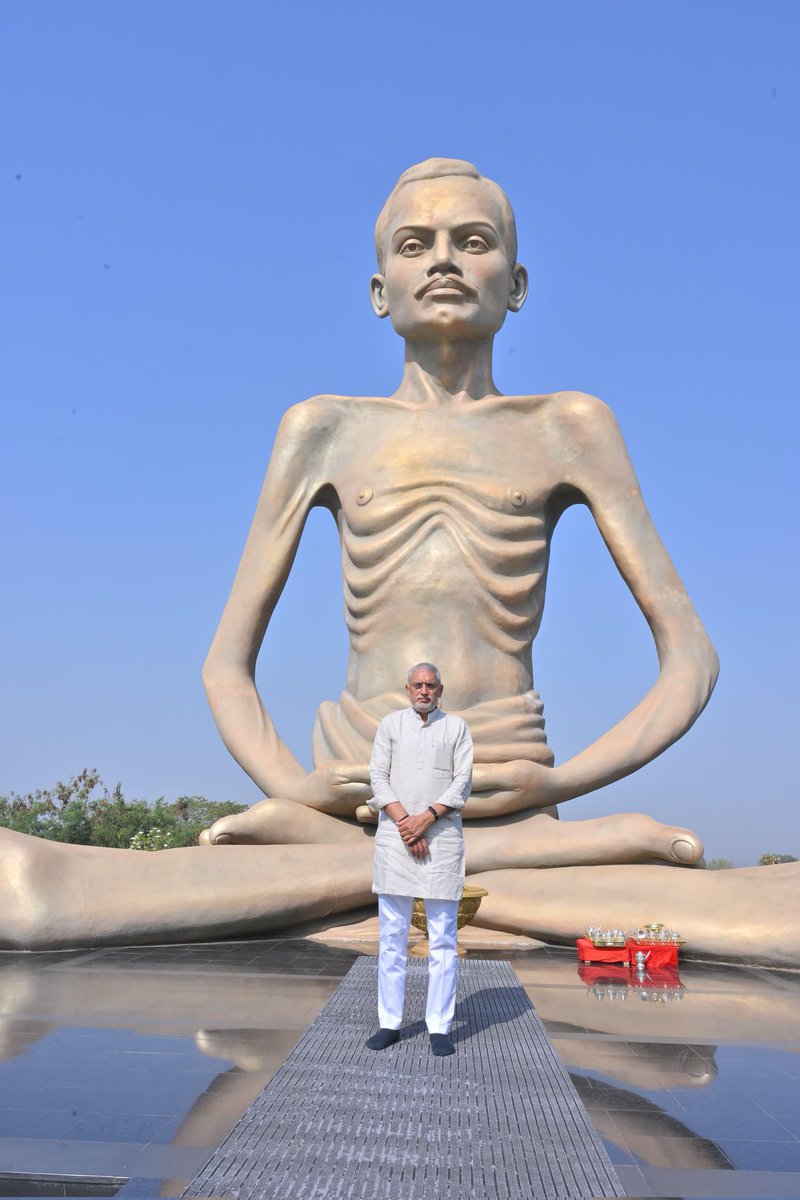 iJagdishBJP's tweet photo. આજની સવાર આધ્યાત્મિક ચેતનાના પાવન ધામમાં..

આજે ધરમપુર સ્થિત શ્રીમદ્ રાજચંદ્ર મિશનની મુલાકાત લઈ પરમ પૂજ્ય શ્રીમદ્ રાજચંદ્રજીના ચરણોમાં વંદન કરવાનું પરમ સૌભાગ્ય પ્રાપ્ત થયું.

આ પવિત્ર ભૂમિની દિવ્યતા અને અહીં વ્યાપ્ત અસીમ શાંતિનો અનુભવ મનને પ્રસન્નતા અને જીવનને ધન્યતા અર્પે છે. 

શ્રીમદ્ રાજચંદ્રજીના ઉચ્ચ આદર્શો અને પૂજ્ય ગુરુદેવશ્રી રાકેશજીના માર્ગદર્શન હેઠળ ચાલતી માનવ સેવા અને સાધનાની પ્રવૃત્તિઓ ખરેખર પ્રેરણાદાયી છે.