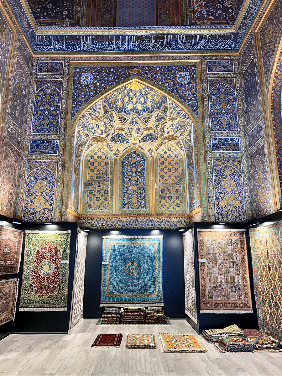 GlobeTucker92's tweet photo. L’intérieur des monuments en Ouzbékistan  c’est incroyable 😍 https://t.co/OEY9DmdLyh