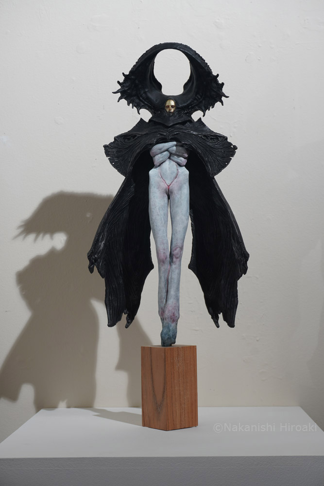 GalleryMumon's tweet photo. Gallery MUMONのWEBページ
SHOPにて中西宏彰さんの
作品をお取り扱いしております
https://t.co/ZaY8yj1dzi

中西宏彰さんはキャラクターデザイン、フィギュアの原型制作などを手掛ける造形作家です。生物などの“自然にできた形の美しさ”を重視し「猟奇性と美しさの両立」にこだわります。 https://t.co/sitF2xmUUs