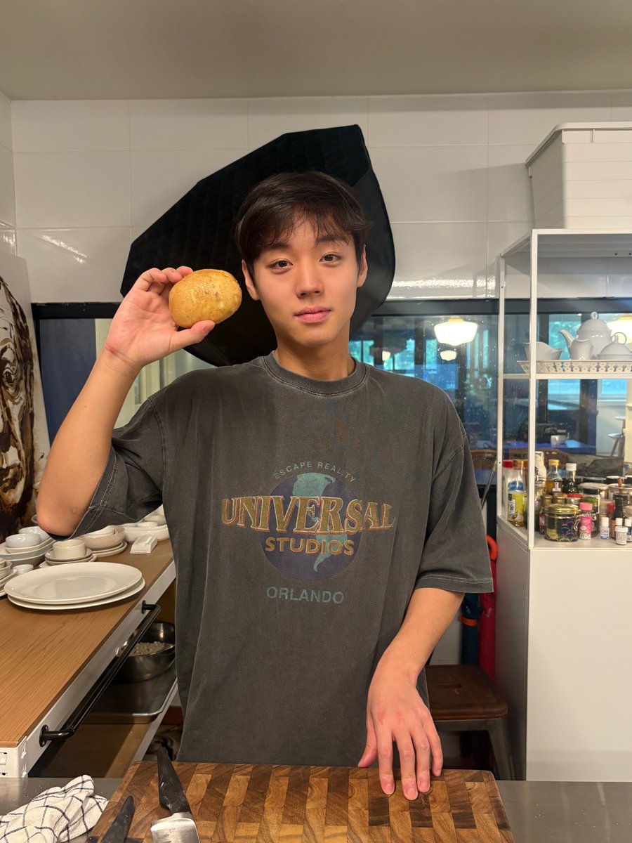pjh_archive's tweet photo. 📸 park jihoon b-stage update 
#PARKJIHOON

💚💛💖
🍭
2026.03.14 https://t.co/9lcpDEsUxp