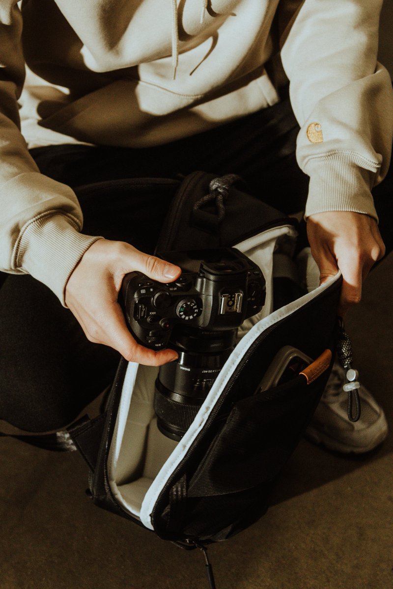 LeofotoZS's tweet image. Light &amp;amp; Easy | Just Right
The Leofoto DailyLite 13L camera backpack – only 0.91kg.

📸@artestheticspl
Gear: UPA-13B camera bag
Explore more: leofoto.com/products_detai…

#CameraBackpack #Backpack #Leofoto #Dailylite #13L