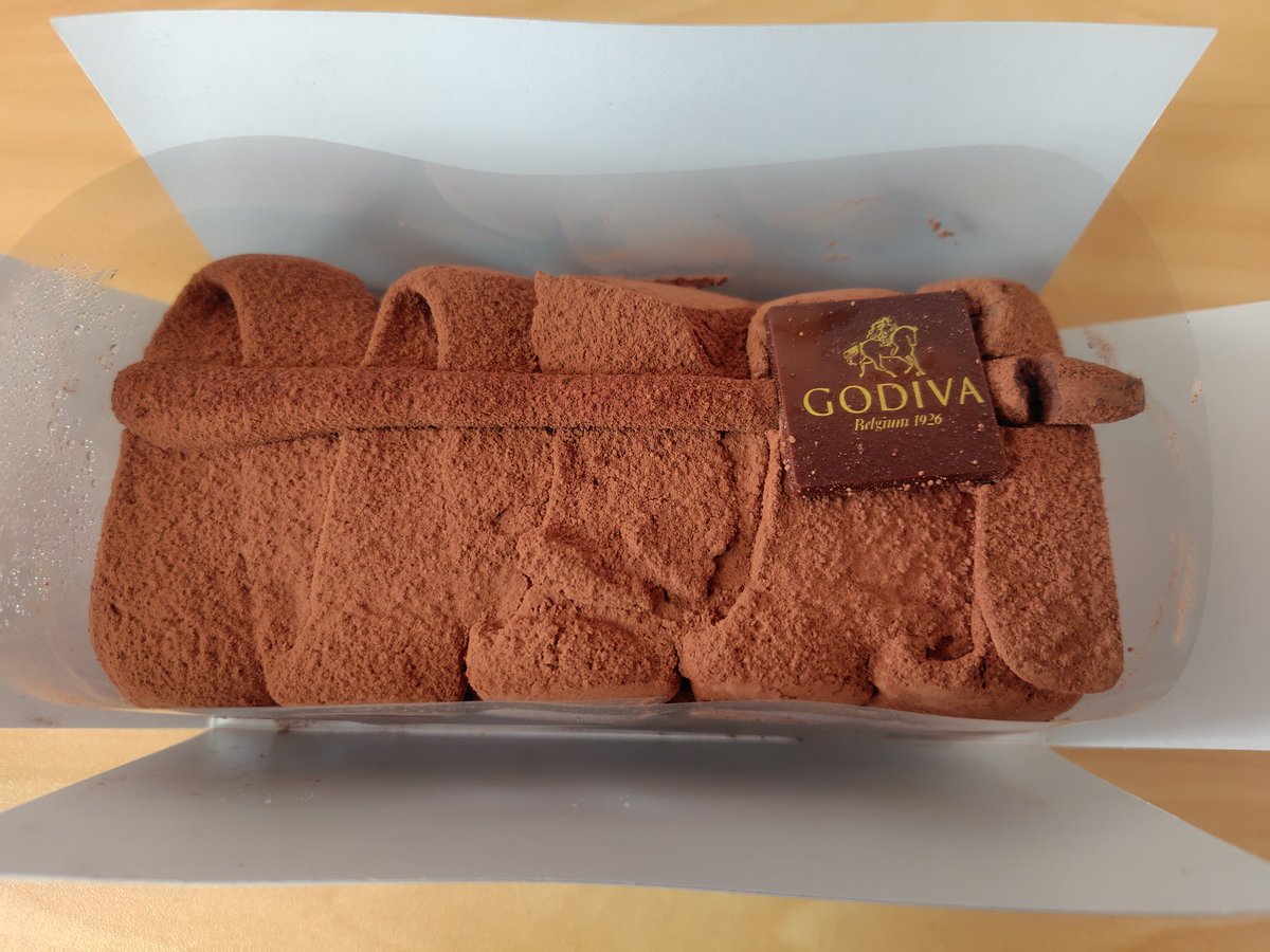 naruki1204's tweet photo. ゴディバのロールケーキ美味しかったです。

#ゴディバ
#ロールケーキ https://t.co/gkVspfTtGE