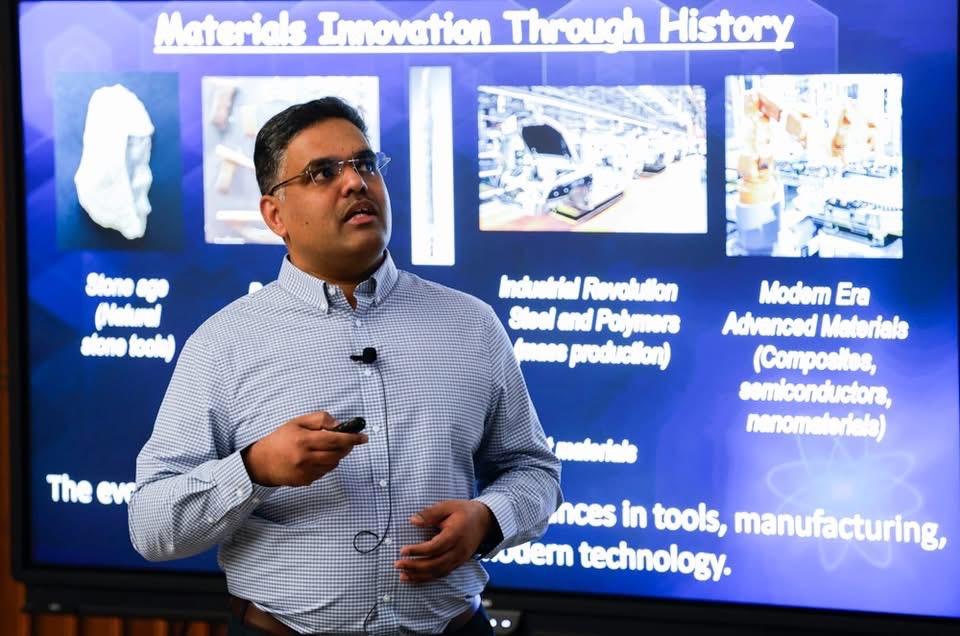 KasagamaAI's tweet photo. Prof. Rahul. R. Nair ,@RRNairLab1  a materials physicist at the University of Manchester in the 🇬🇧.His  research explores how graphene and other 2D materials-based membranes demonstrate tunable ion-sieving, electrically controllable water permeation, and fast water transport. https://t.co/puUgkX0f4r