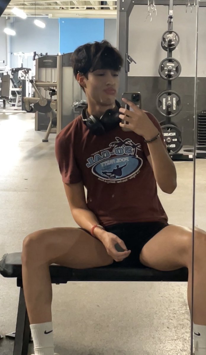 Alex 🦒 tweet media