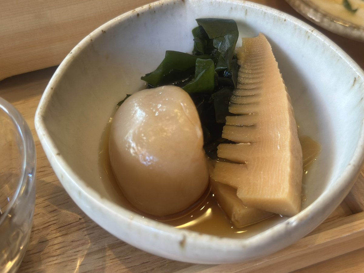 nanami_tabelog's tweet photo. #やまがた女子蕎麦 の企画で、
今日は東京代々木の山形蕎麦茶寮 月の山 さんでランチ🍽
太くパツパツとしたお蕎麦に山形を感じながら、春の山菜天ぷらや筍、玉こんにゃくの小鉢もついて大満足でした🥹
思わず山形の日本酒も頼んでしまう🍶 https://t.co/wWWom7MYl4