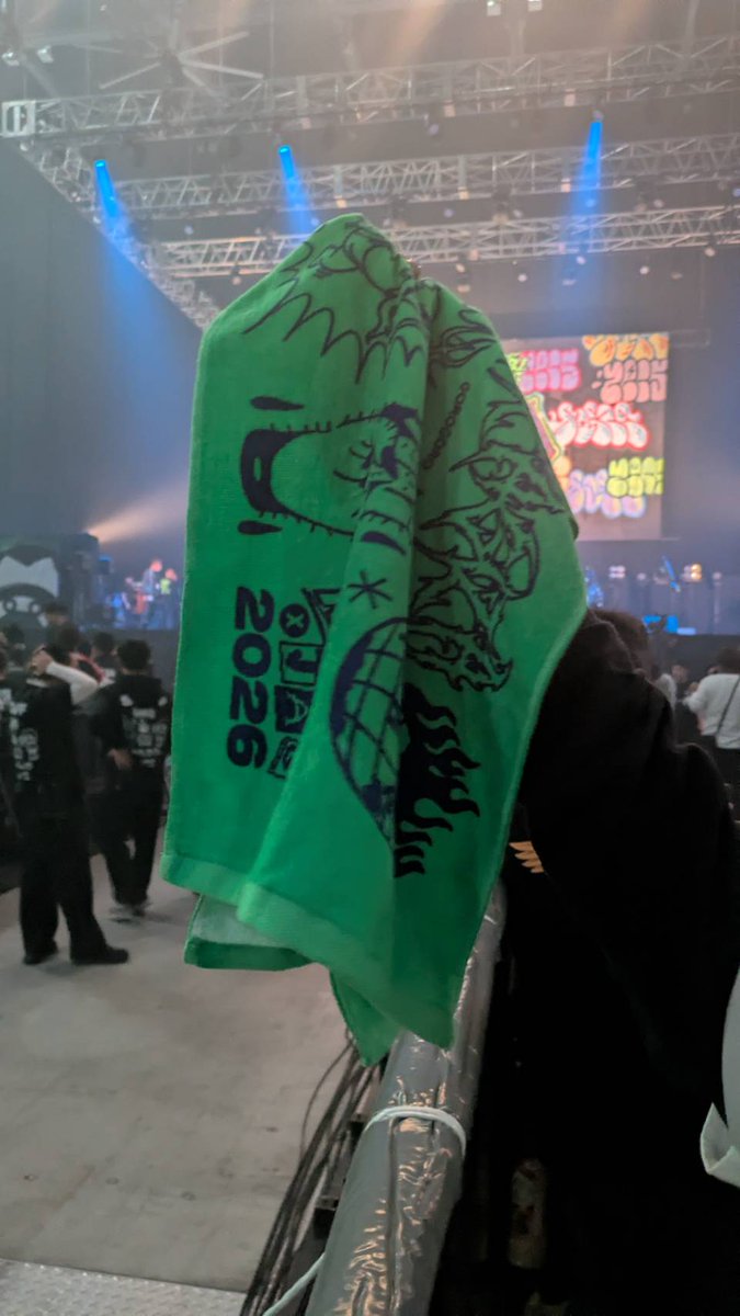miiiiiBEAVER's tweet photo. スカフルキングHappyすぎた😆😆
ステージ降りてきて汗ふきご指名頂いたタオルがこちらです🤣
最初、何を求められてるのか分かんなかった🤣🤣
私、ちょろいからスカフルキング大好きなったよ👑✨
#ランジャグ
#SCAFULKING https://t.co/rkwbjYdVQM
