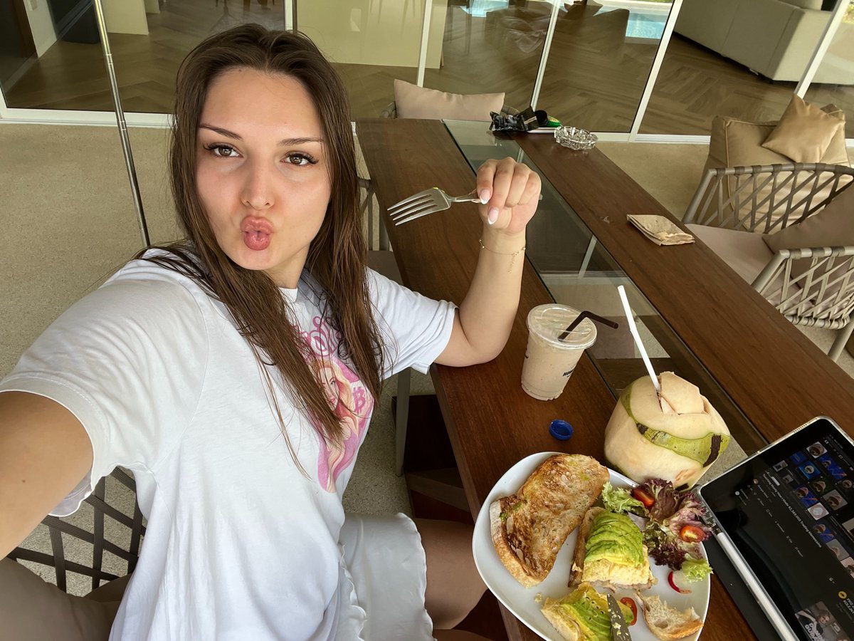 Julia tweet media