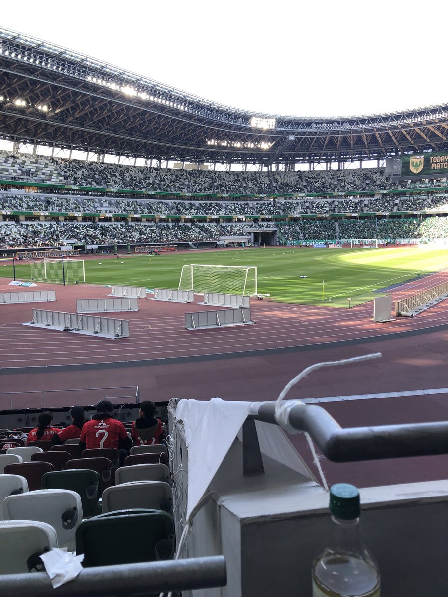 ryo_reds8022's tweet photo. 今日はここから🇾🇪
GATE3？4？の真上に観戦なので
DAZNで映ったらごめんなさい。笑 https://t.co/MnXIKXEahb