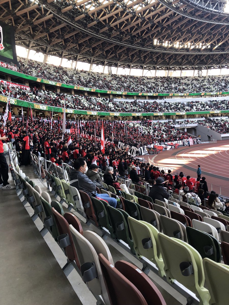 ryo_reds8022's tweet photo. 今日はここから🇾🇪
GATE3？4？の真上に観戦なので
DAZNで映ったらごめんなさい。笑 https://t.co/MnXIKXEahb