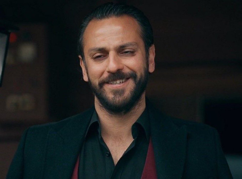 zuxvre's tweet photo. والله فارتولو سعد الدين اعظم وافضل شخصية قدموها الاتراك 
طغى على جميع الشخصيات والممثلين واولهم اراس

كتابيًا عظيمة
تمثيليًا عظيمة

اركان كولتشاك معجزة زمانه لكن ما اخذ التقدير اللي يستحقه 😢 https://t.co/lzWAnkZYbd