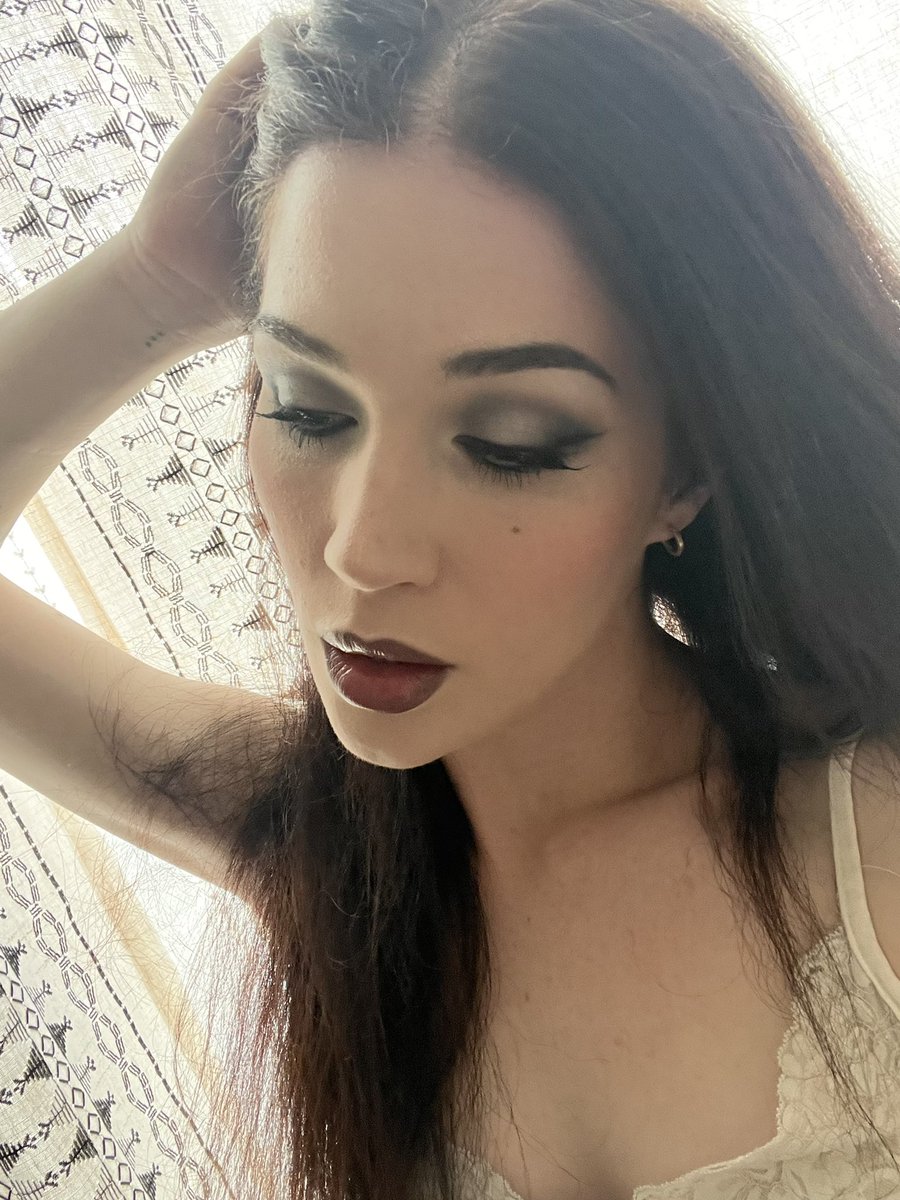 Evelyn Claire tweet media