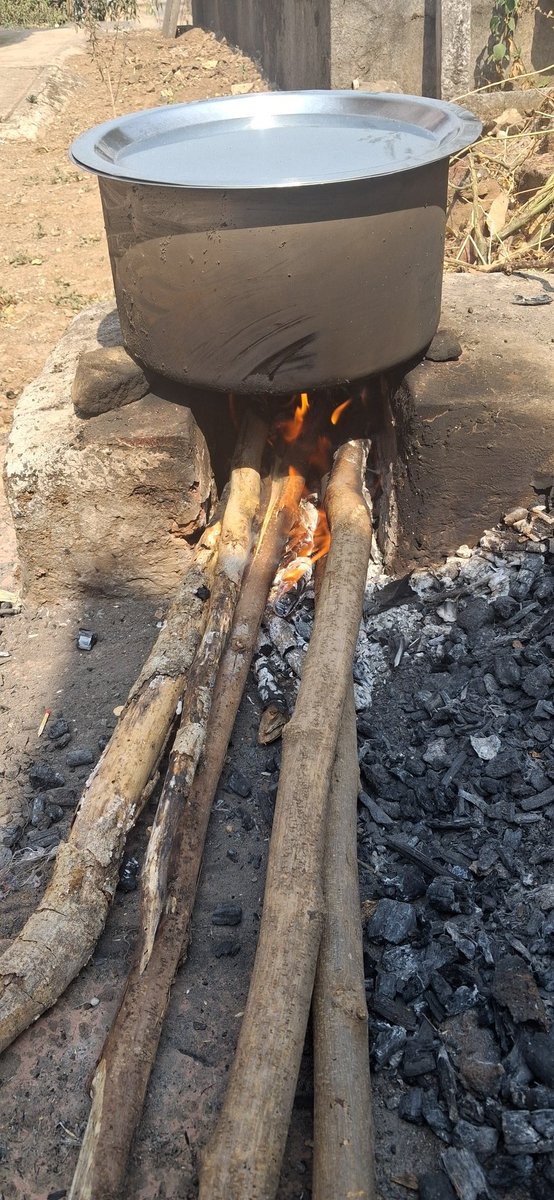 OzaNandini's tweet image. I #protest against the #rural vs #urban devide in booking #lpgcylinder , it being 25 days for urban &amp;amp; 45 days for rural areas. I protest for following reasons: 
1. Mostly urban families are nuclear, mostly in rural areas families are joint large families.
2. #Induction  #stove is