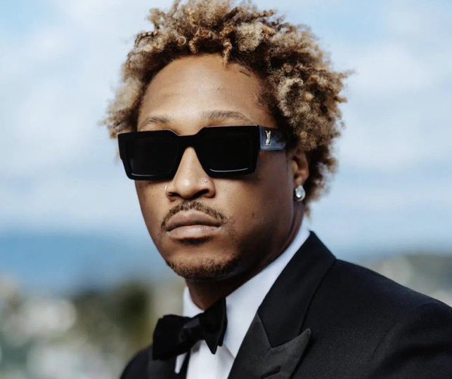 S I H L E T H E P L U G tweet media