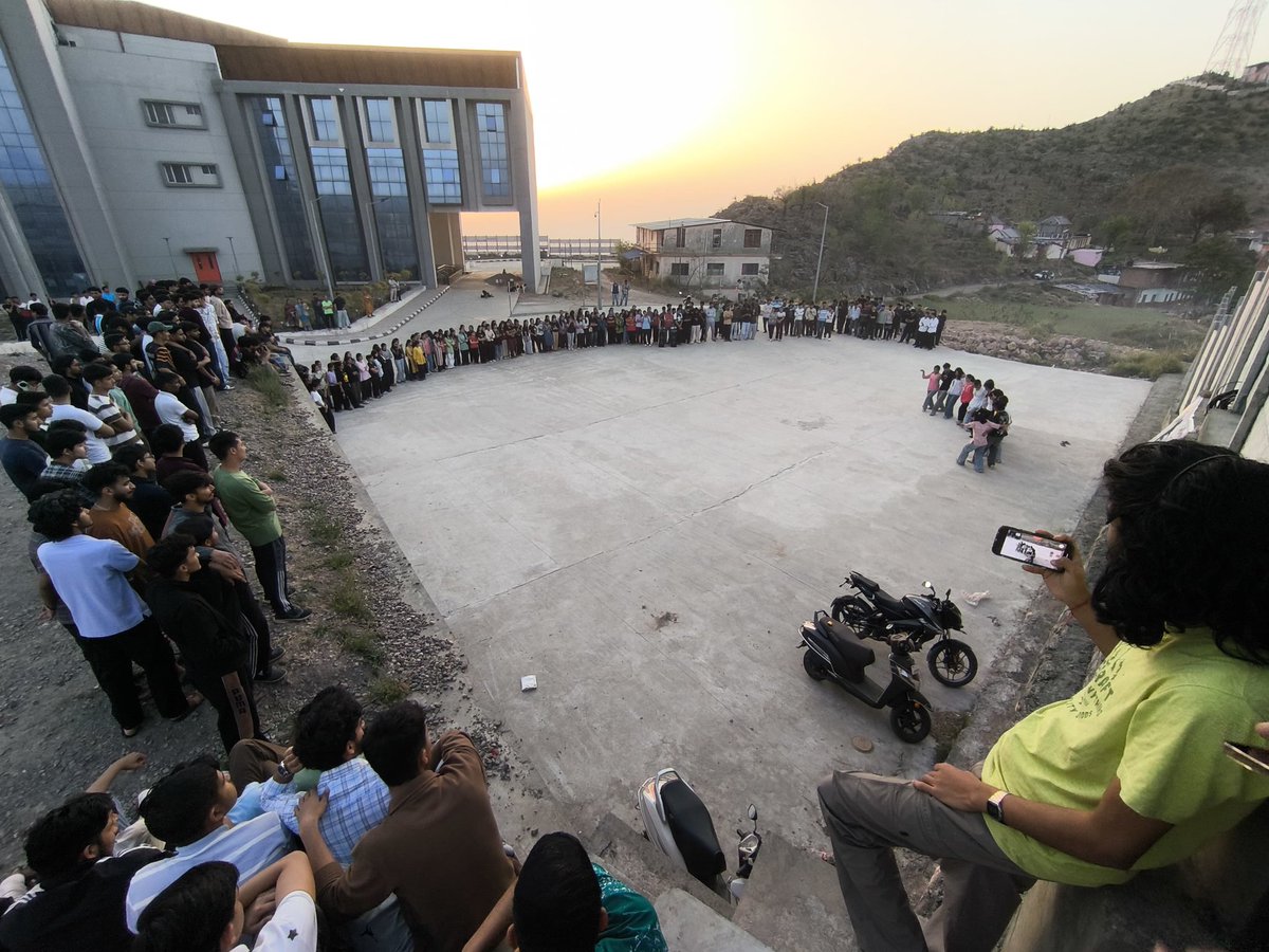 ghecbilaspur_hp's tweet photo. The Cultural Club of Government Hydro Engineering College organized an energetic Flash Mob and Jamming Session on campus. Students showcased dance and music, creating a lively atmosphere and attracting a huge crowd
#FlashMob #JammingSession #CampusLife #StudentTalent #GHEC https://t.co/uQKKsJQ0Mk