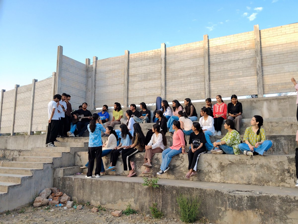 ghecbilaspur_hp's tweet photo. The Cultural Club of Government Hydro Engineering College organized an energetic Flash Mob and Jamming Session on campus. Students showcased dance and music, creating a lively atmosphere and attracting a huge crowd
#FlashMob #JammingSession #CampusLife #StudentTalent #GHEC https://t.co/uQKKsJQ0Mk