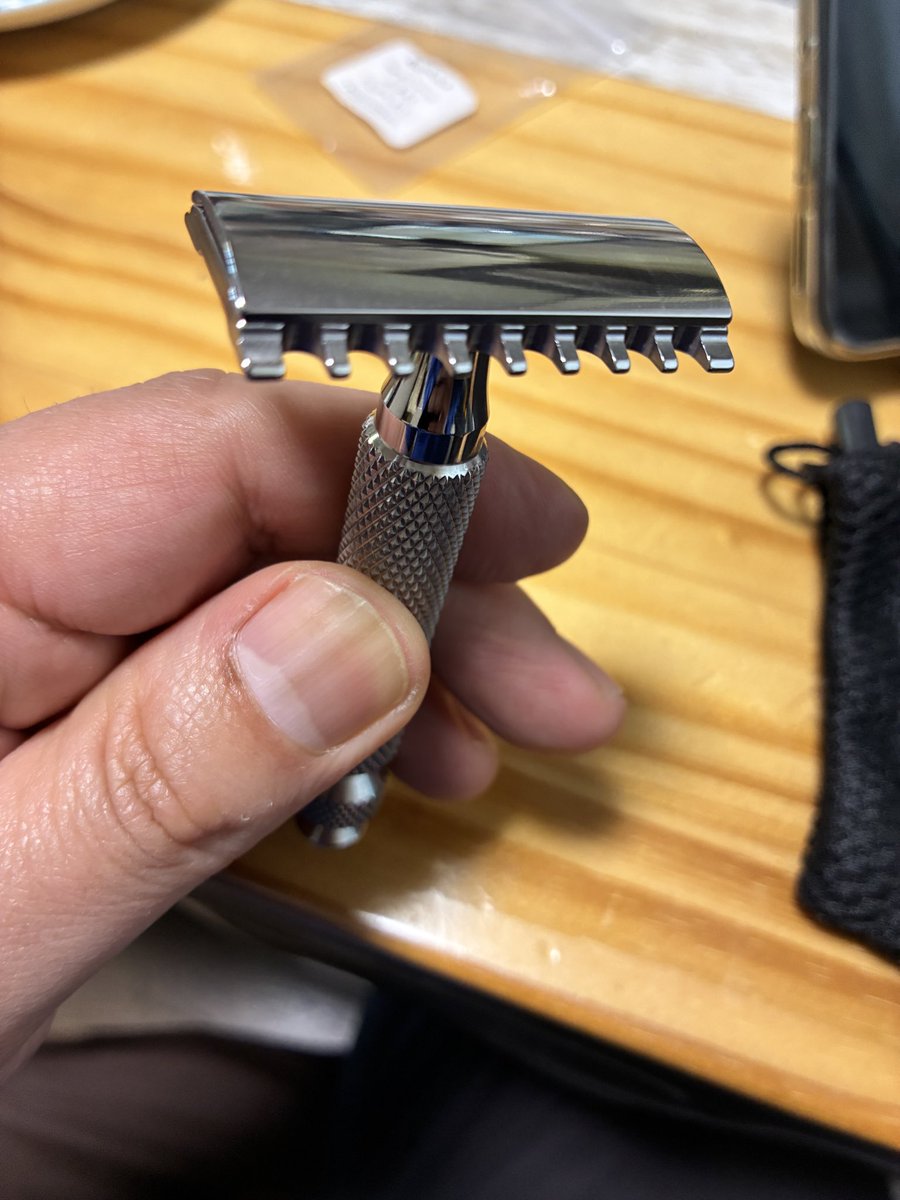 a3037279's tweet photo. このあいだ買ったRazorock Game changer 105Pが自分史上最高に近いホルダーだったので、メルカリで見つけたOCのベースプレートも追加購入💸
ブルドーザーみたいな見た目にww
#Razorock #両刃カミソリ https://t.co/tlkFA5Vm0w
