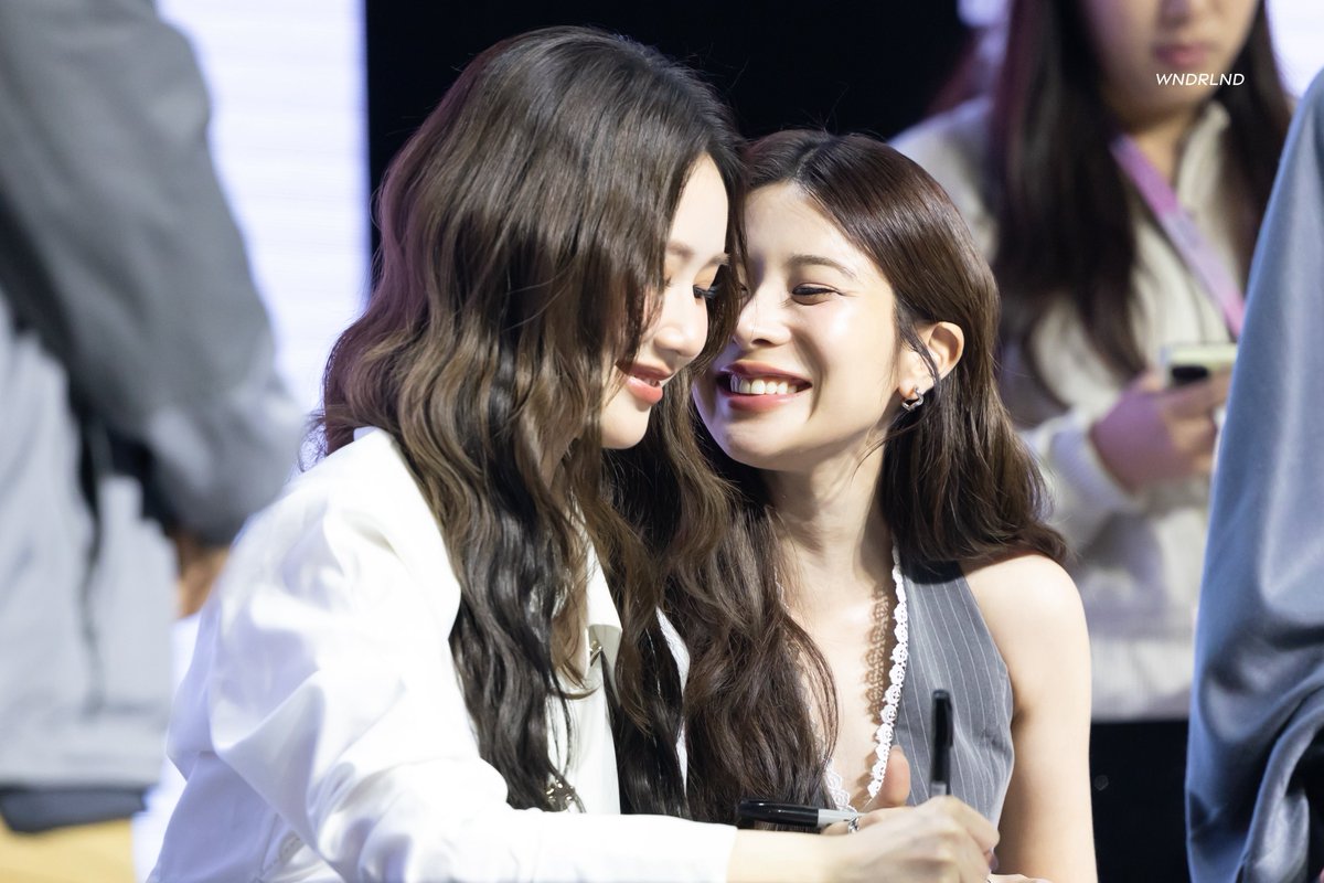 wonderland ◡̈ tweet media