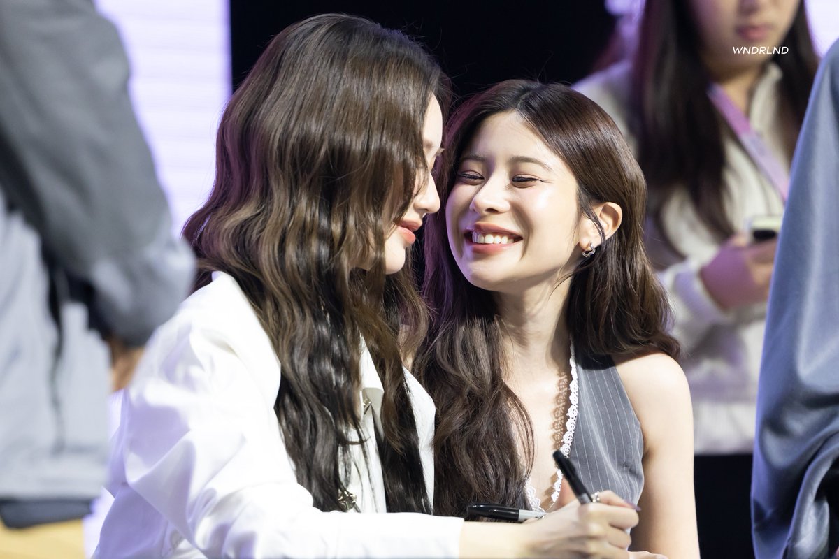 wonderland ◡̈ tweet media