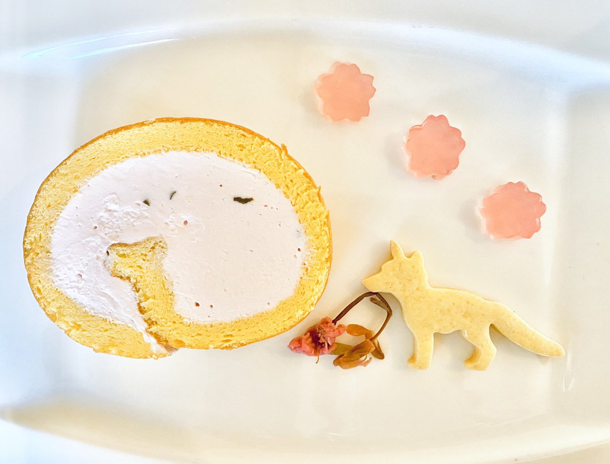 #春継ぎ 🦊コラボメニュー🍰
きつねさんの桜ロールケーキ🌸
¥700
他メニューとセットのご注文で50円引き(お食事、お飲み物どちらでも)
桜の優しい香りときつねさんのクッキー、コーヒーや紅茶にもぴったりです
ぜひご注文ください♡
即席メニューイラストも見てやってください🦊もふもふ