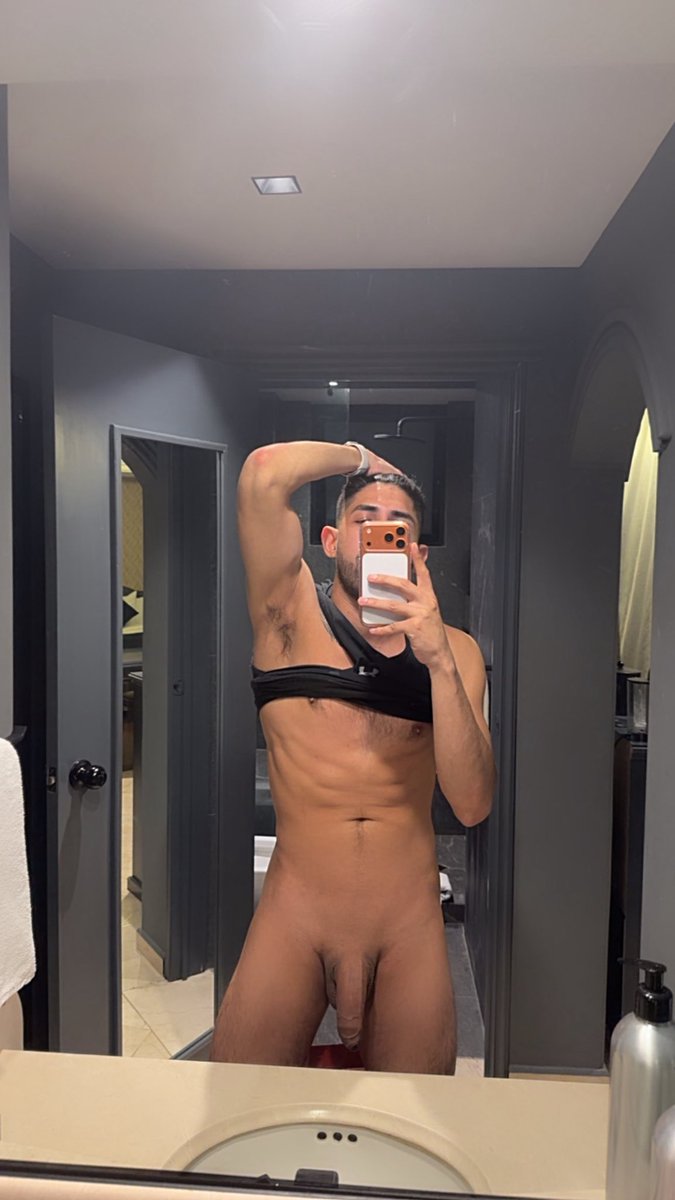 V I C T O R R E Y E S tweet media