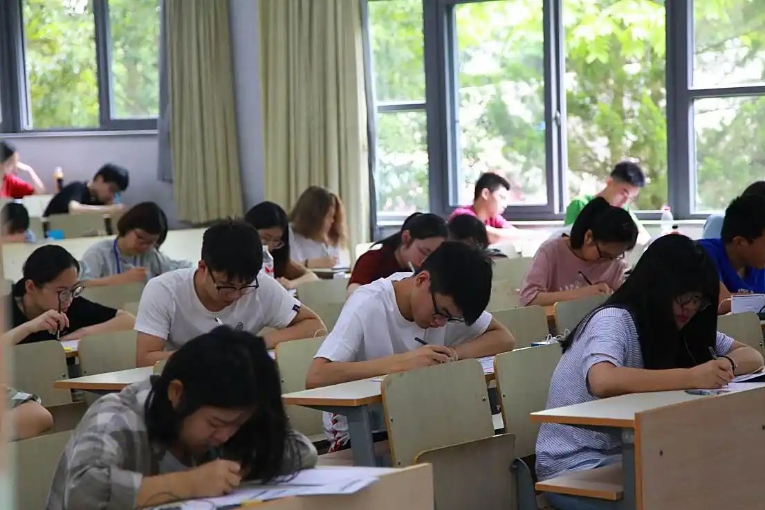 ChraiIe BIiaIIo tweet media