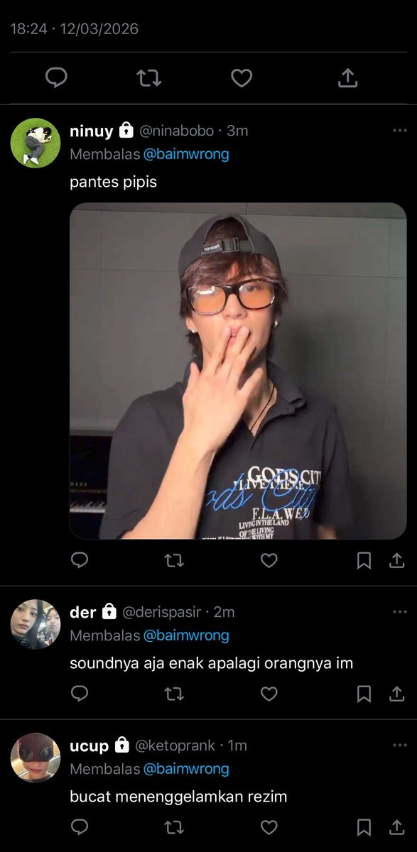 smokeatcity's tweet photo. tones au wantwit doang

si kiting dan cowo galaknya https://t.co/h5HJv6vm9i