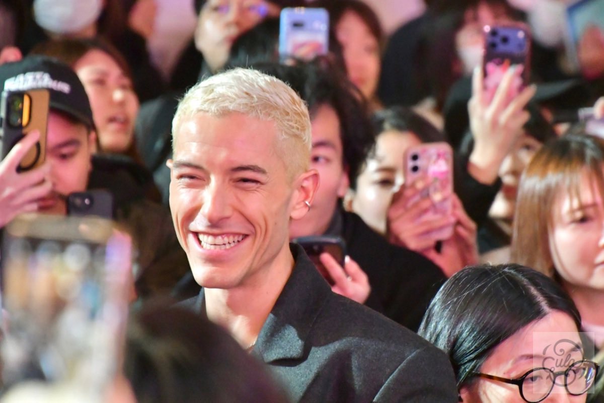 แทซพูดถึงคสพ.กับแมคเคนในสัมญป.ว่าช่วงแรกแอบยาก

ฮีใช้คำว่า ‘ค่อนข้างใช้เวลากับการให้ชายแท้ (ในที่นี้คือฟีลแมนๆเตะบอล) สองคนเปิดใจให้กัน แต่สุดท้ายก็สนิทกัน ตอนนี้แค่มองตาก็รู้แล้วว่าเขาแคร์ผม’

เสริมต่อด้วยว่าหลังกล้องไปยิมด้วยกันบ่อย คุยกันเปนวรรคเปนเวรในยิม (อร่อยคับ)