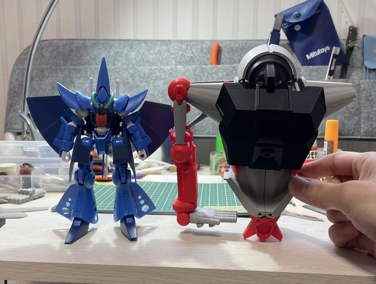 Unagi012311's tweet photo. 仮印刷、途中で設計し直しつつようやく片腕が出来てきた。デカい。これで上半身ってマジ？
#サイコガンダム https://t.co/tsDagRHMnL