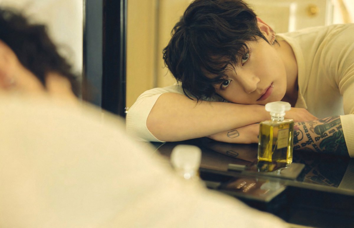 ¹⁰JJkasia⁷ᵇʸʲᵏ³ᴰ GOLDEN 🐰😗 STUNNER 💜 ARIRANG ⁷ tweet media