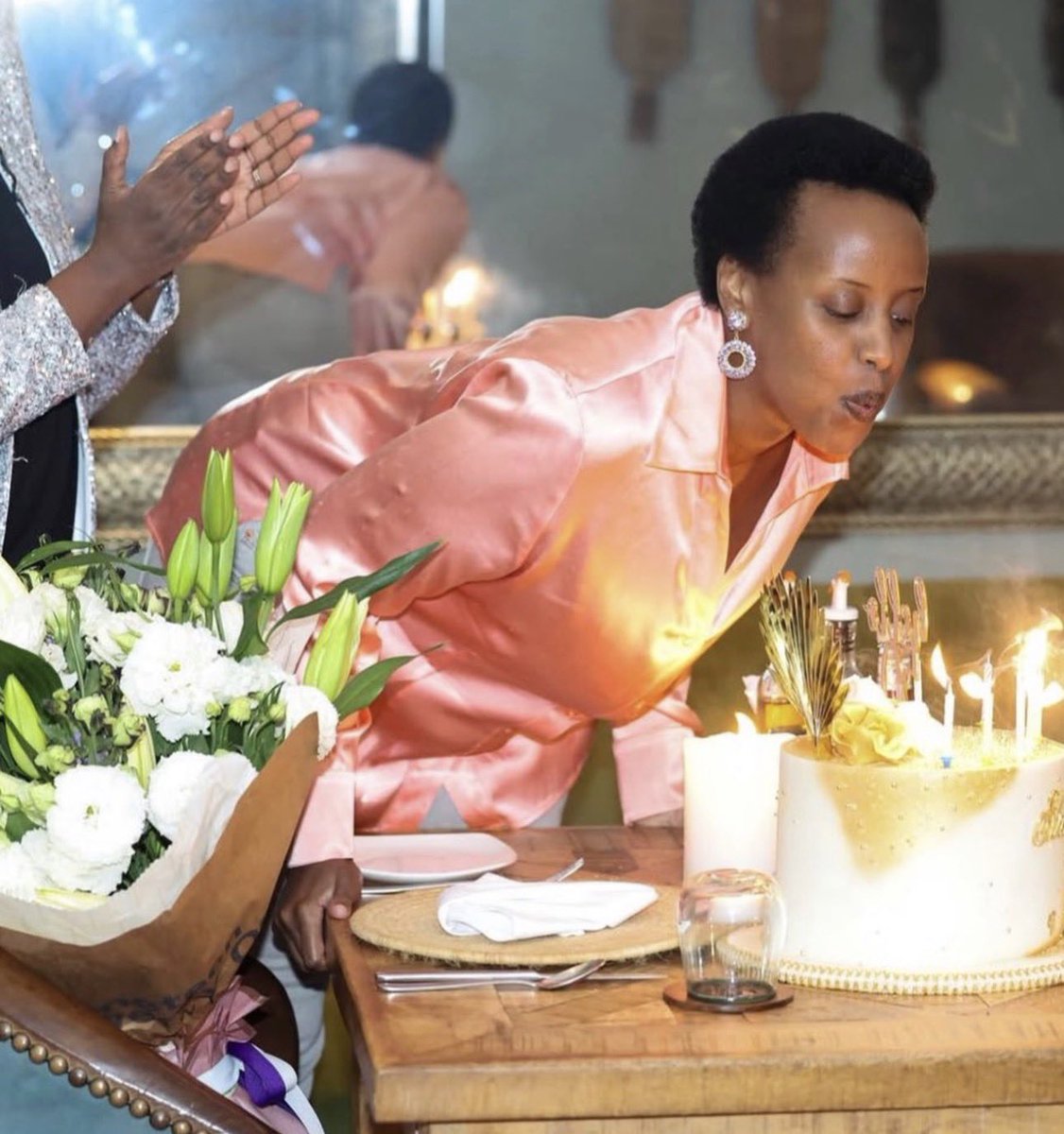 DanielLutaaya's tweet photo. This is the first daughter’s birthday party. 
Small small dinner with her friends and family. 
And then there is you Nakanjako Maimuna A.K.A Mimi from Nansana ku masitowa demanding that your friends contribute for your birthday bash with a photographer, full make up, a new dress and even changing dresses.