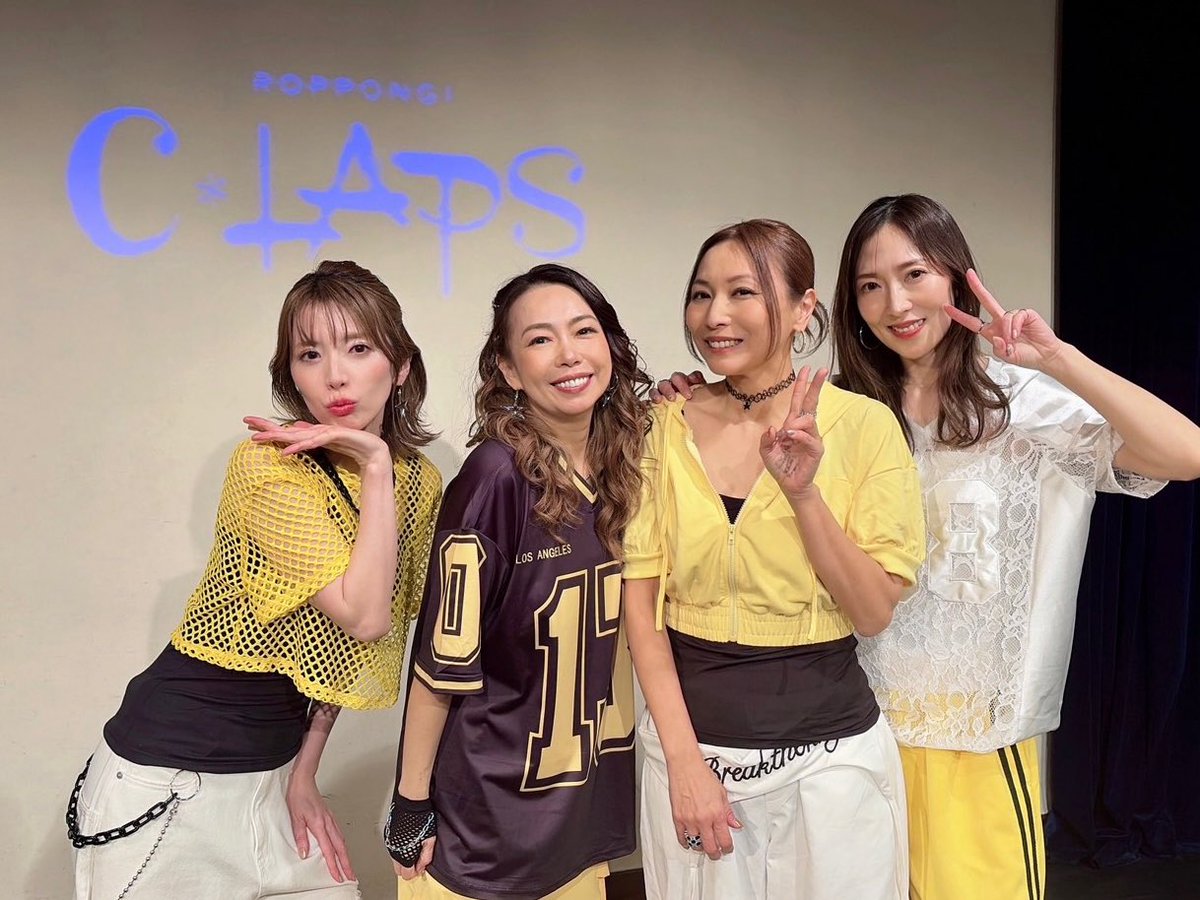 yuki_maeda_'s tweet photo. 今回、みっちゃん本人が希望したという黄色5をやる事になるとは〜😆振付けしたヨシコ先生とも一緒に踊れてなんとレアなLiveでした🥹✨ハローのLiveでは本当に色んな曲を歌い踊ってたけど、黄色5はやった事が無かったんです！めっちゃ激しいしリハも頑張ったけど、楽しかった！！
＃アッチュフェス https://t.co/S5SGXYNb4y