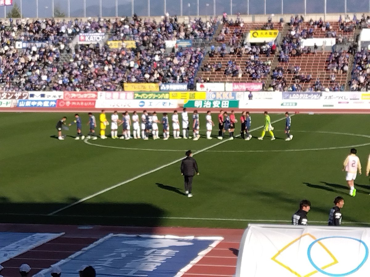 gairaoh's tweet photo. #vfk #百年構想リーグ 甲府0-1いわき、試合終了です。お疲れ様でした。 https://t.co/CShMlc5Ge2