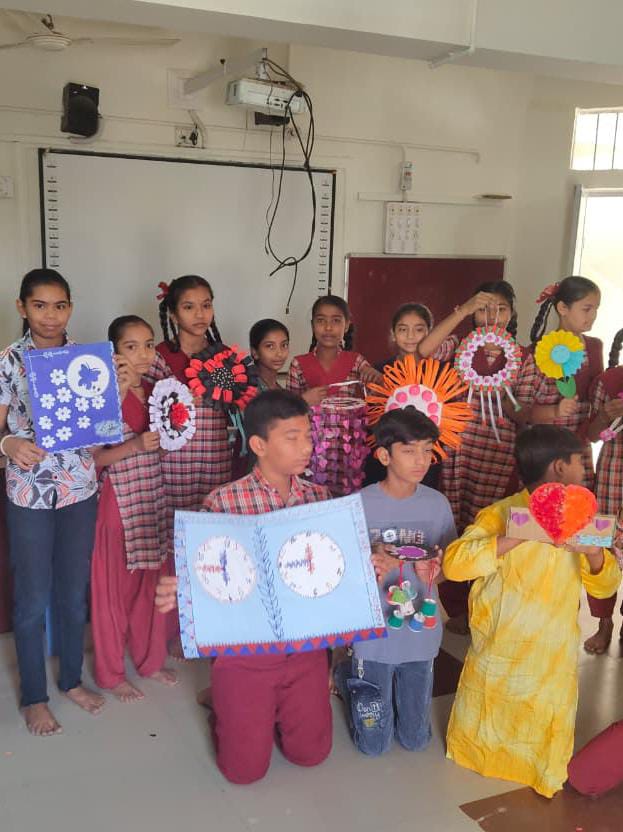 SHALANO9's tweet photo. ટવીનિંગ પ્રોગ્રામ અંતર્ગત શાળા નંબર :૭ ના વિદ્યાર્થીઓ દ્વારા પી. એમ . શ્રી શાળા નંબર :૯ ની મુલાકાતે. https://t.co/yPobXkuY7X