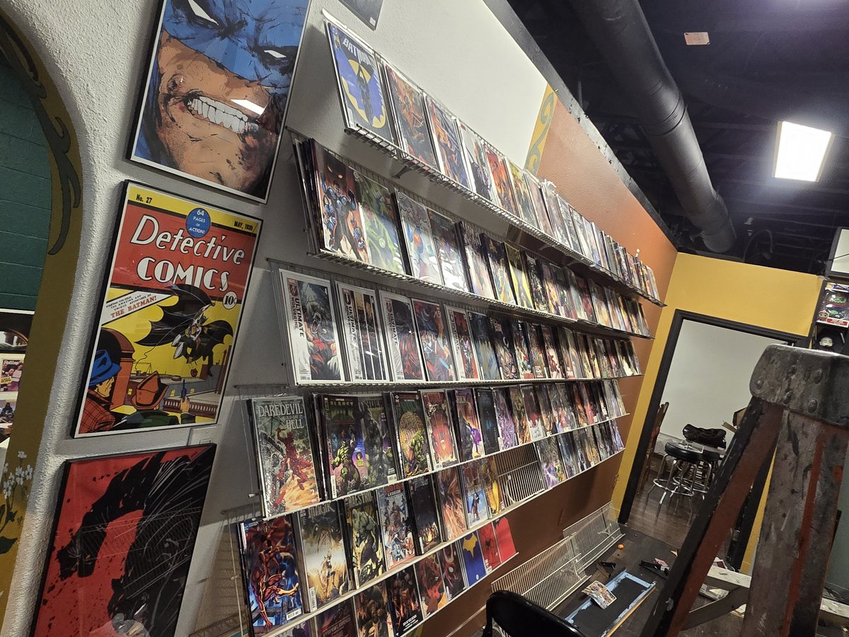 thescificenter's tweet image. Starting to look familar while still being new , going to paint these walls yellow , purple or bright red , havent decided yet #nerdculture702 #thescifcenter
