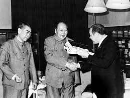 chinesehotnews's tweet photo. 毛泽东周恩来由衷的感谢日军侵略！

从1961年到1972年中日建交的十一年间，毛泽东在会见日本政要的多次讲话中，有一个主题是贯穿始终的，这就是：“新中国”成立后身为执政组织的中共政权，对当年“日本皇军”侵略，一直是心存“感谢”之情的。邓小平对日本也是有感激之情的。

因为如果日本皇军“要不是发动侵华战争”，没有“皇军侵略大半个中国”，“共产党怎么能够强大?”“怎么能够夺权哪？”“怎么能够把蒋介石打败呀？”

以下为文中选取的三例，文献均引自中共外交部和中共中央文献研究室合作编辑的《毛泽东外交文选》（中央文献出版社，1994年）。

第一例：1961年1月24日，毛泽东在会见日本社会党议员黑田寿男等人时说：

“日本皇军过去占领了大半个中国，因此中国人民接受了教育。如果没有日本的侵略，我们现在还在山里，就不能到北京看京剧了。正是因为日本皇军占领了大半个中国，让我们建立了许多抗日根据地，为以后的解放战争创造了胜利的条件。日本垄断资本和军阀给我们做了件‘好事’，如果需要感谢的话，我倒想感谢日本皇军侵略中国。”

第二例：1964年7月10日，毛泽东在会见日本社会党委员长佐佐木更三偕委员黑田寿男时说：

“我曾经跟日本朋友谈过。他们说，很对不起，日本皇军侵略了中国。我说：不！没有你们皇军侵略大半个中国，中国人民就不能团结起来对付蒋介石，中国共产党就夺取不了政权。所以，日本皇军是我们中国共产党人的好教员，也可以说是大恩人、大救星。”

佐佐木：“今天听了毛主席非常宽宏大量的说话。过去，日本军国主义侵略中国，给你们带来了很大的损害，我们大家感到很抱歉。”

毛泽东：“没有什么抱歉。日本军国主义给中国带来了很大的利益，使中国人民夺取了政权。没有你们的皇军，我们不可能夺取政权。这一点，我和你们有不同的意见，我们两个人有矛盾。”（众笑，会场活跃。）

——摘自《毛泽东思想万岁》第533至534页。

第三例：1972年中日建交后，日本首相田中角荣来华访问时向毛泽东道歉：“啊，对不起啊，我们发动了侵略战争，使中国受到很大的伤害。”

毛泽东：“不要对不起啊，你们有功啊，为啥有功呢？因为你们要不是发动侵华战争的话，我们共产党怎么能够强大？我们怎么能够夺权哪？怎么能够把蒋介石打败呀？”

他感谢田中角荣。“我们如何感谢你们？我们不要你们战争赔偿！”

——翻译摘自《田中角荣传》日语原版

结论：

所以，对日本皇军而言，应该“没有什么抱歉。日本军国主义给中国带来了很大的利益，使中国人民夺取了政权。所以，日本皇军是我们中国共产党人的好教员，也可以说是大恩人，大救星”。