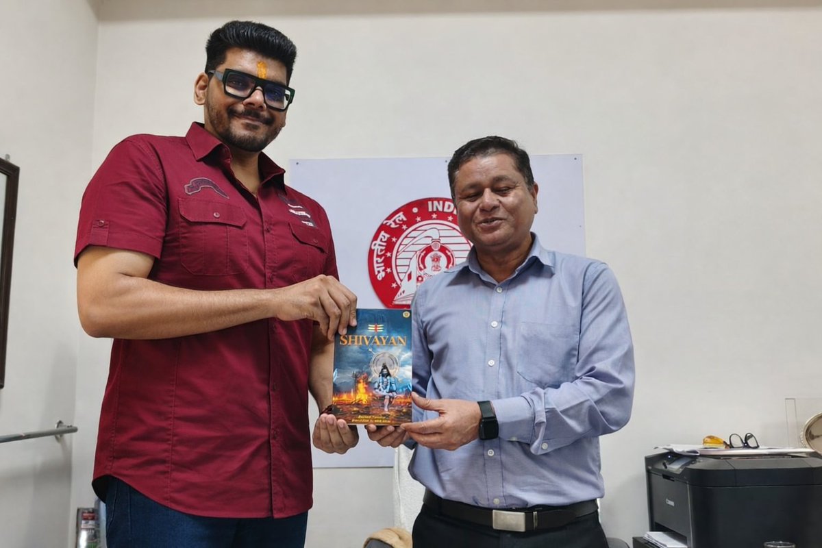 Anshulspiritual's tweet photo. It was a great honour to present my book #Shivayan to @yogeshbavasthi Ji, Editor of Indian Railways and a distinguished Author of several books. https://t.co/n2IL4zEdTt