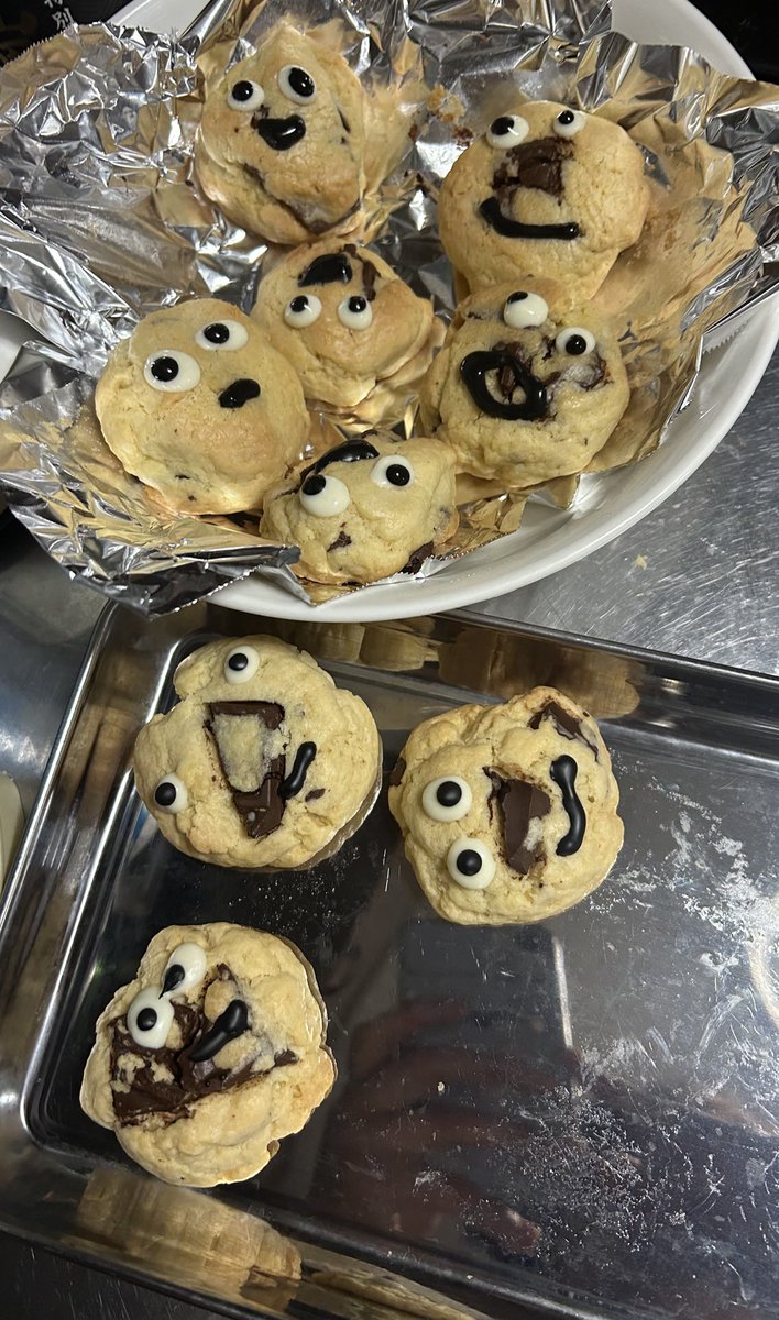 めしだ tweet media