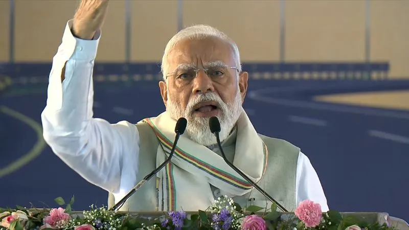 असम को PM मोदी ने दी ₹24000 करोड़ की सौगात

नॉर्थ-ईस्ट के पहले हाई-स्पीड कॉरिडोर का उद्घाटन

कॉन्ग्रेस पर बरसे, कहा- पूर्वोत्तर को दिल्ली और दिल से दूर रखा

hindi.opindia.com/news-updates/p…